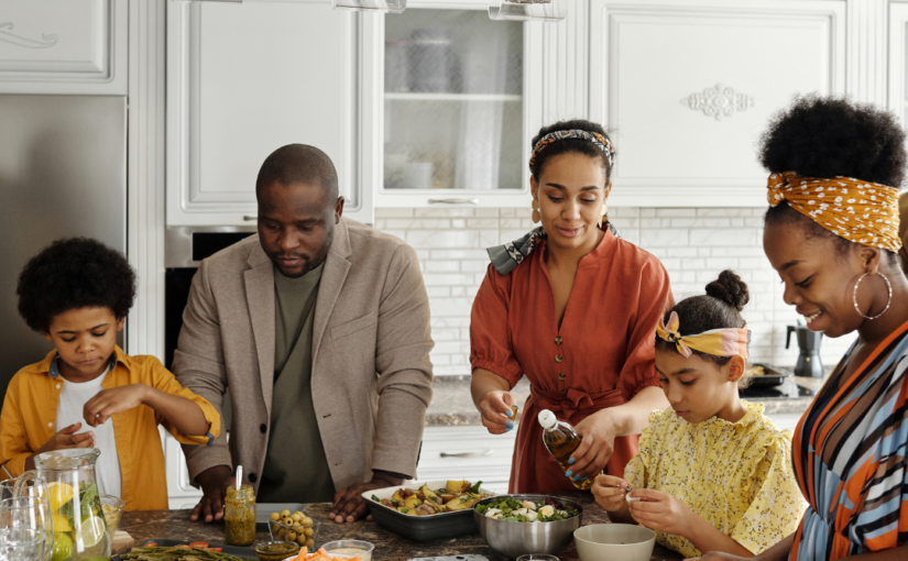 How Families Can Use iStratus for Household Management